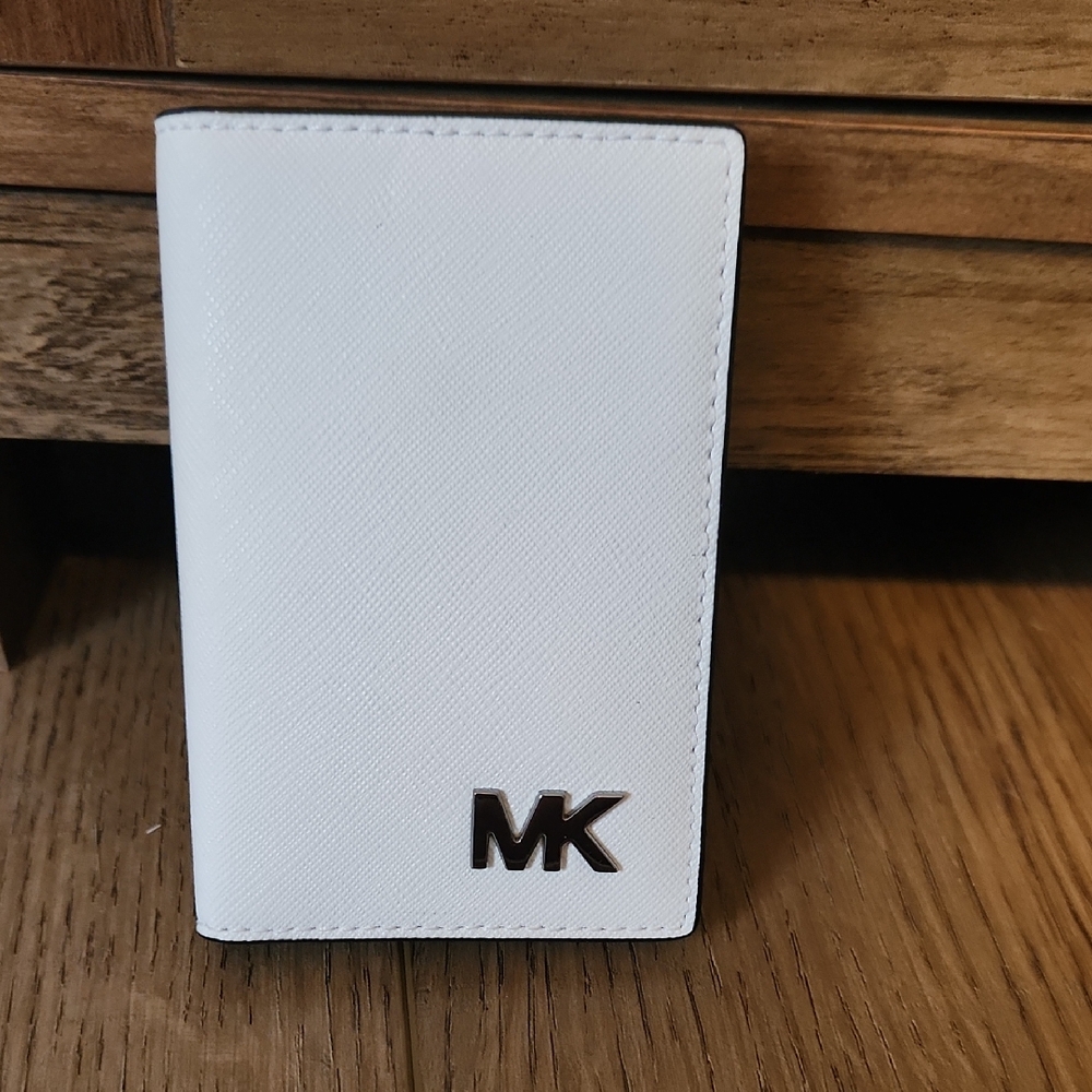 Michael Kors Elegant White Card Holder